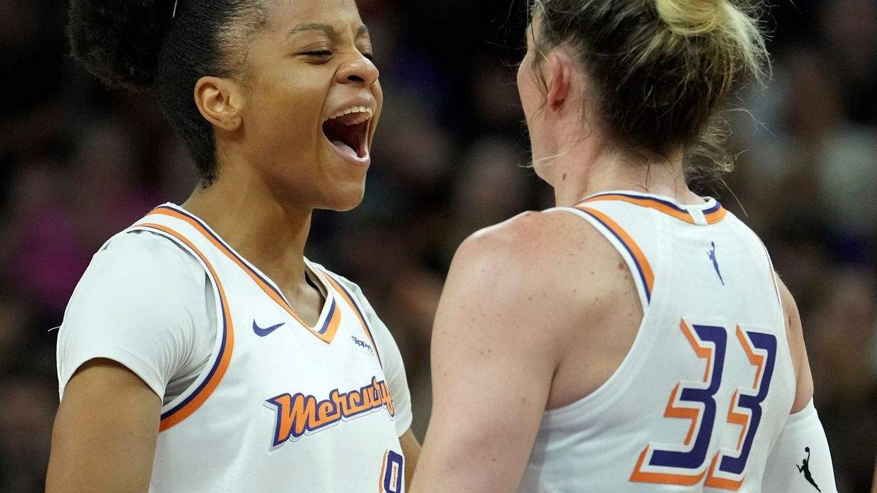 Sami Whitcomb scores 36 and Alyssa Thomas has 16th triple-double in Mercury's win over Wings