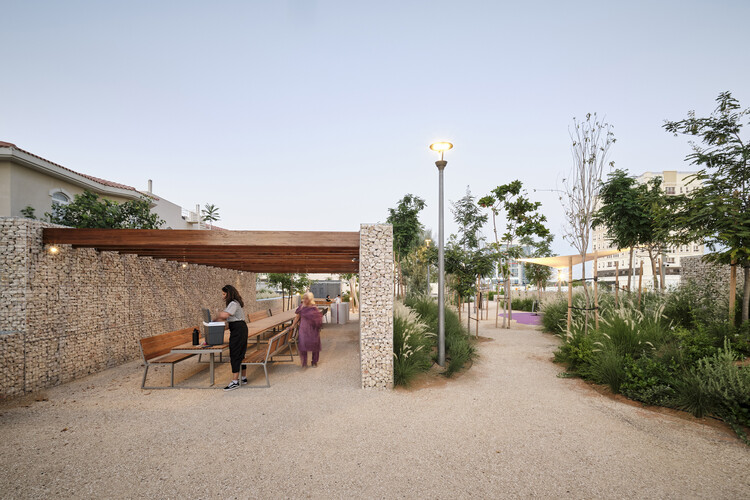 104 Abu Dhabi Neighbourhood Parks / SLA - Exterior Photography