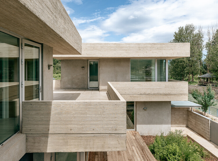 Riverside House / xiān Architects - Image 2 of 31