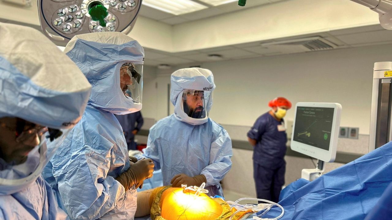 Artificial intelligence aids in Long Island woman's hip surgery, part of growing trend