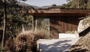 House Douro Wood / MJARC Arquitectos