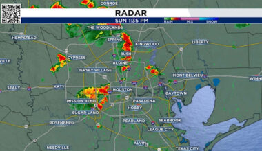Strong thunderstorms moving through Houston area Sunday afternoon