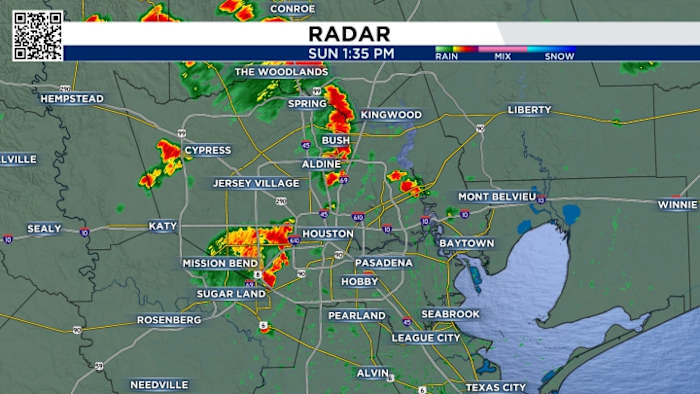 Strong thunderstorms moving through Houston area Sunday afternoon