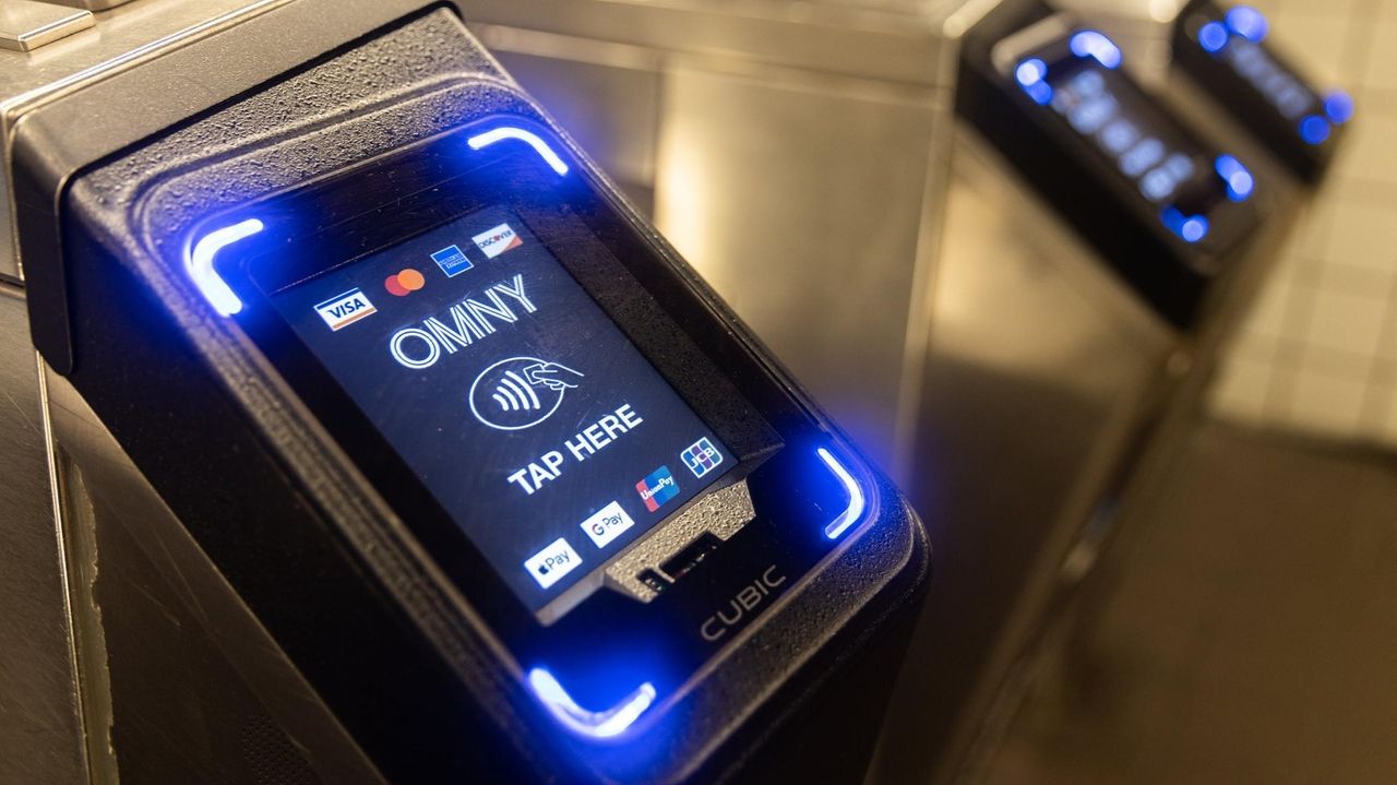 Some riders having issues with OMNY fare system, MTA panel survey finds