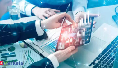 Market Trading Guide: M&M, PNB and Titagarh Rail among 8 stocks to buy on Thursday. Up to 15% upside seen in near term - Stock Ideas