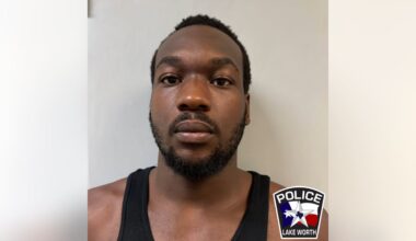 Fort Worth man arrested after using rock to rob same smoke shop twice