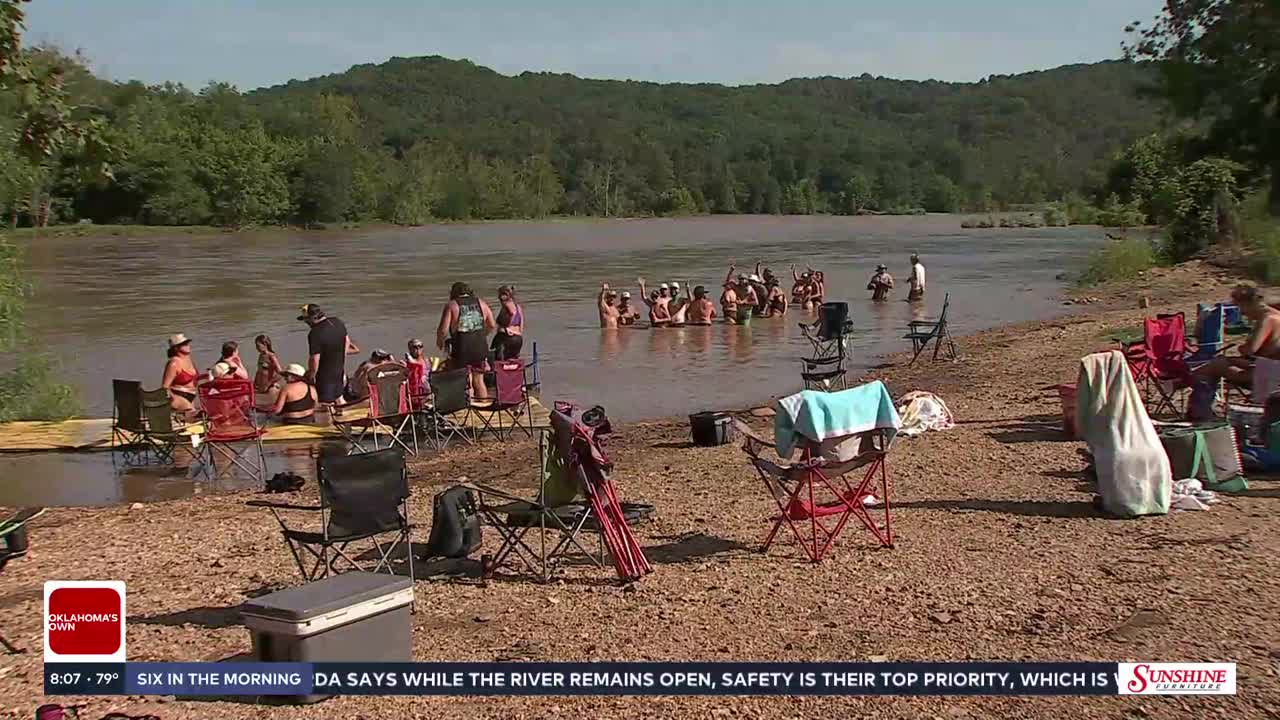 High water levels pause floating services on Illinois River