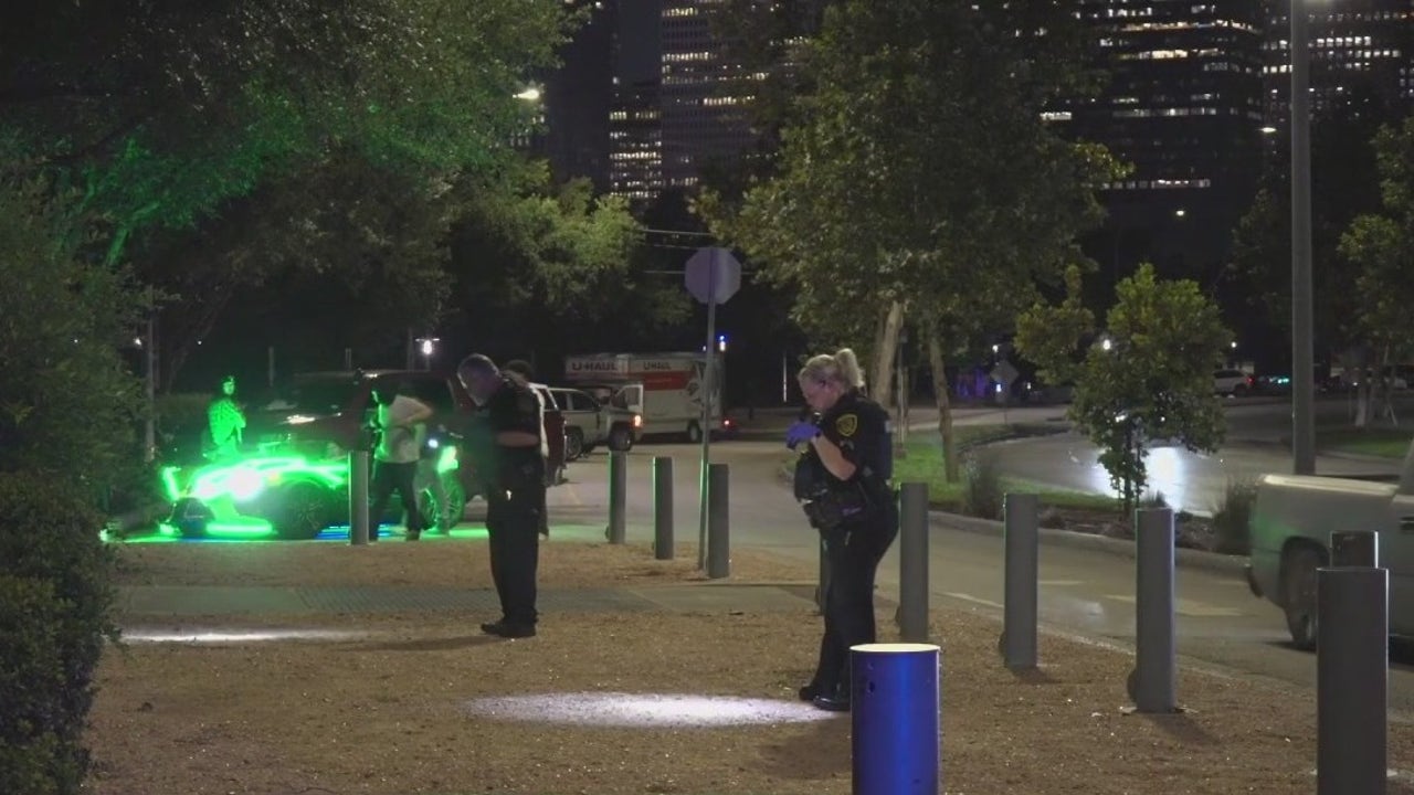 Houston Allen Parkway shooting: 16-year-old injured, police say