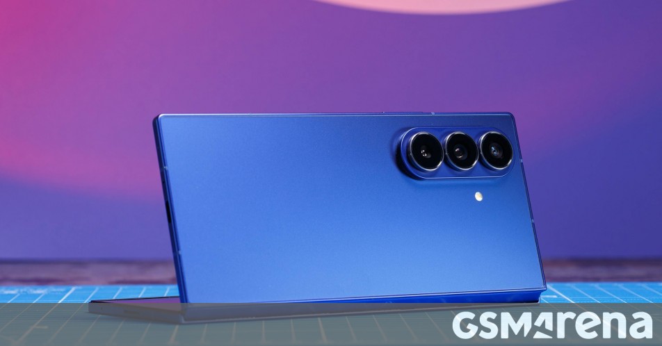 Some Samsung Galaxy Z Fold7 units are reportedly not opening completely flat
