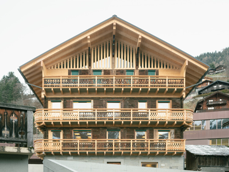  Residential Chalet Conversion into Administrative Building / Madeleine architectes - Image 3 of 37