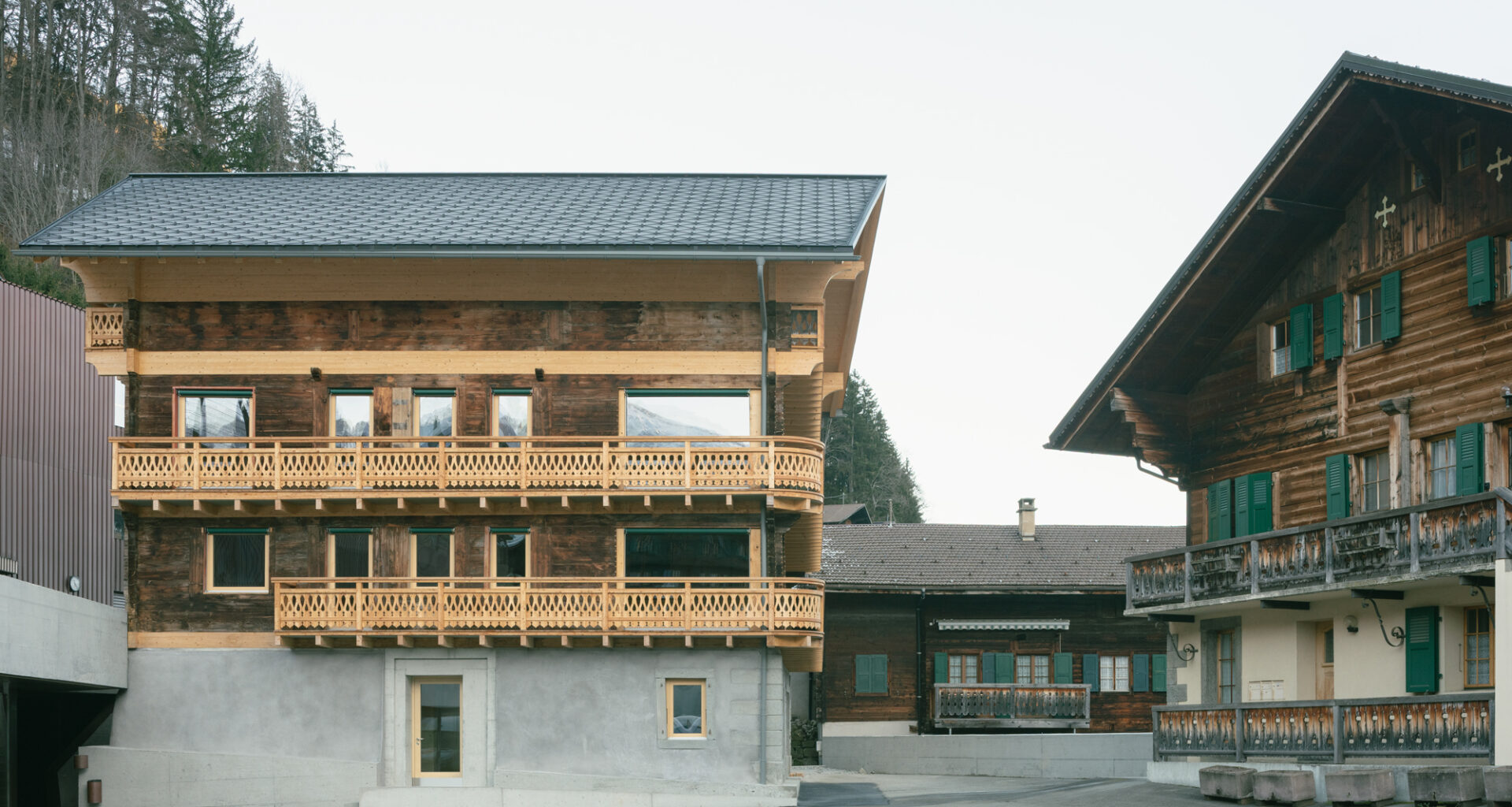 Residential Chalet Conversion into Administrative Building / Madeleine architectes