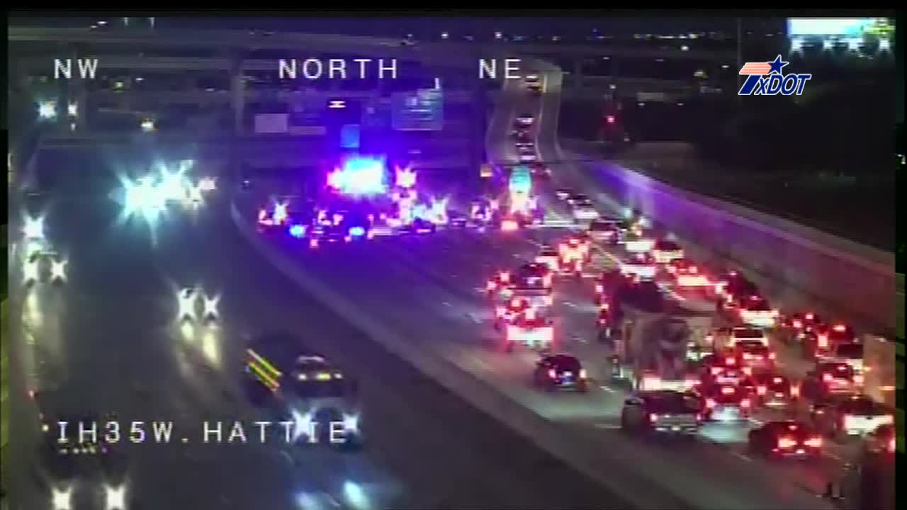 Northbound I-35W closed near downtown Fort Worth after fatal crash