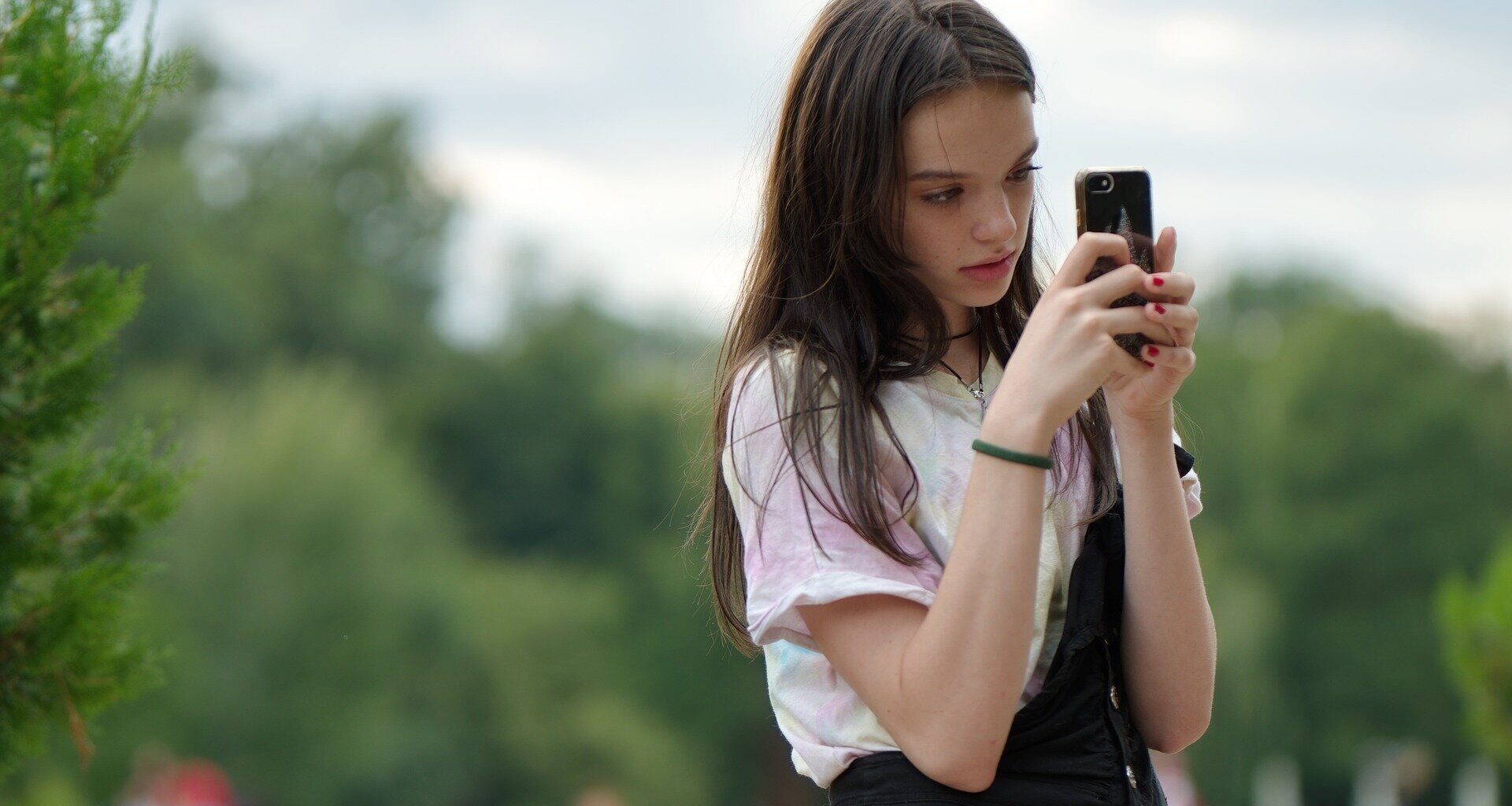 Global study links early smartphone ownership with poorer mental health in young adults