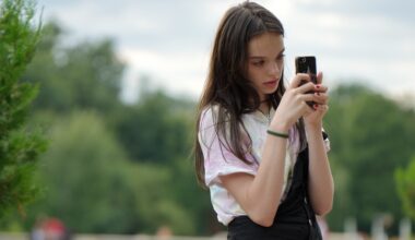Global study links early smartphone ownership with poorer mental health in young adults
