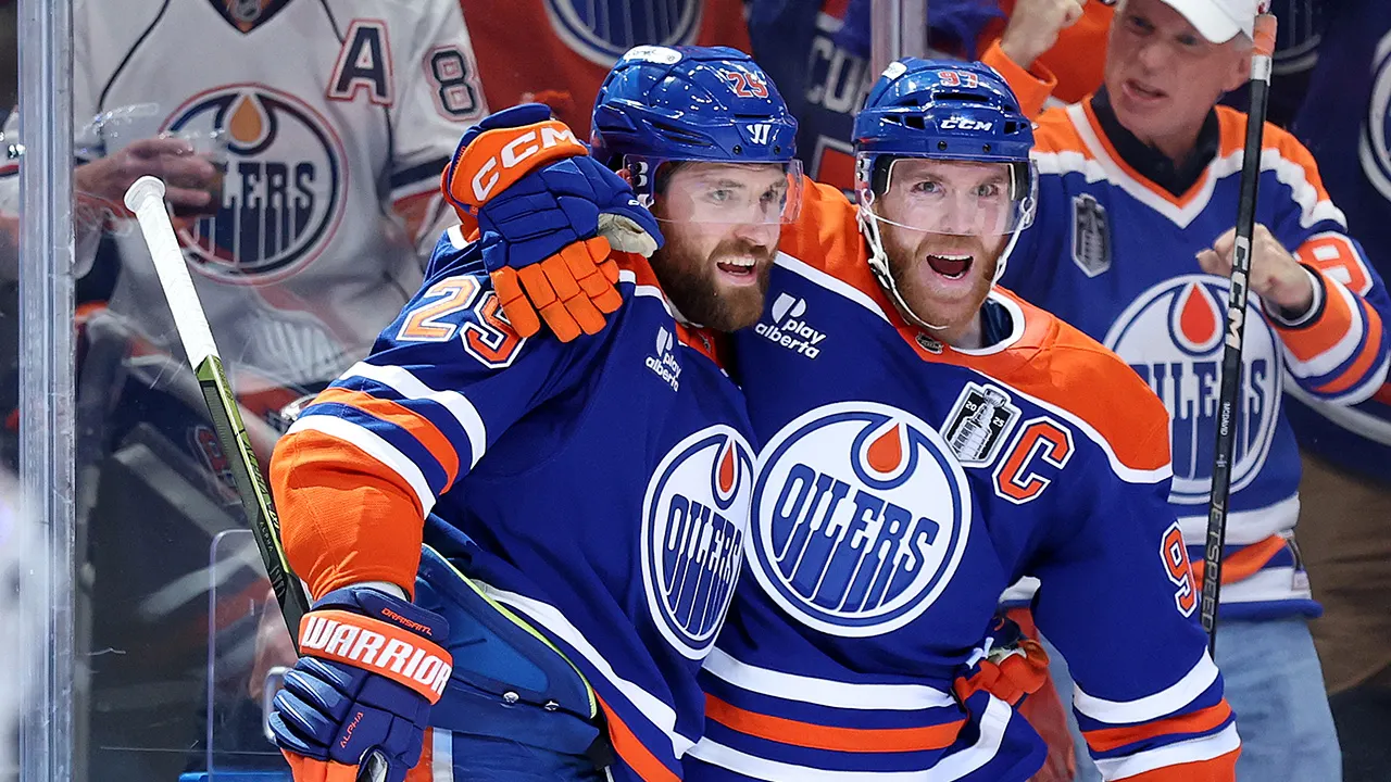 Oilers' McDavid, Draisaitl outplayed in surprise beer league appearance