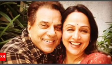 Dharmendra shares rare romantic throwback with Hema Malini from a 70s classic - See inside |
