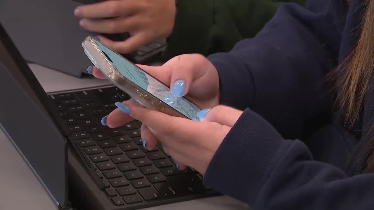 Fort Worth ISD adopts new cellphone policy | What you need to know