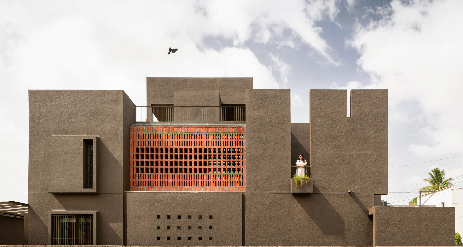 H-House / Studio Nirbaadh | ArchDaily