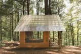 The cabin’s clear roof allows for plenty of natural light and unparalleled views of nature. 