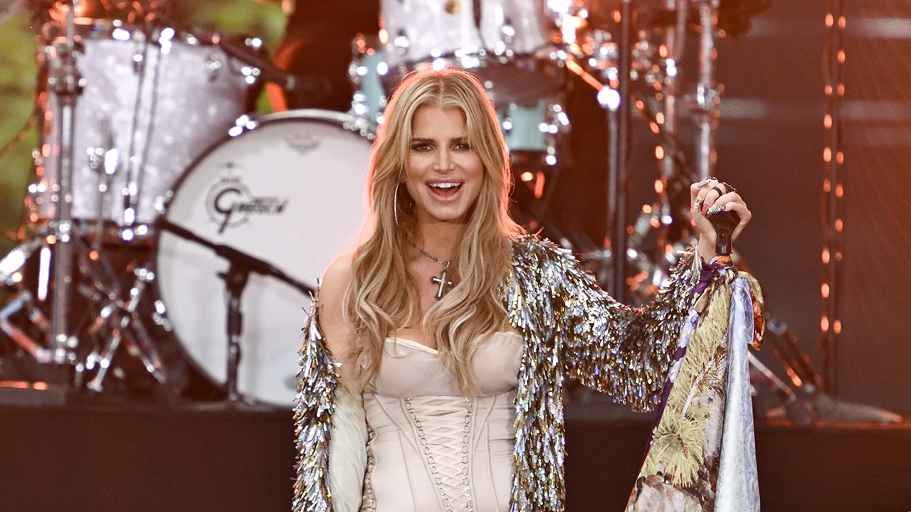 Jessica Simpson finds her voice in Nashville for music comeback