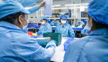 China’s Industrial Profits Drop for Second Month Amid Price Wars