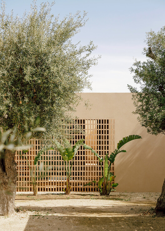 Patio House  / Solum Studio  - Image 2 of 26