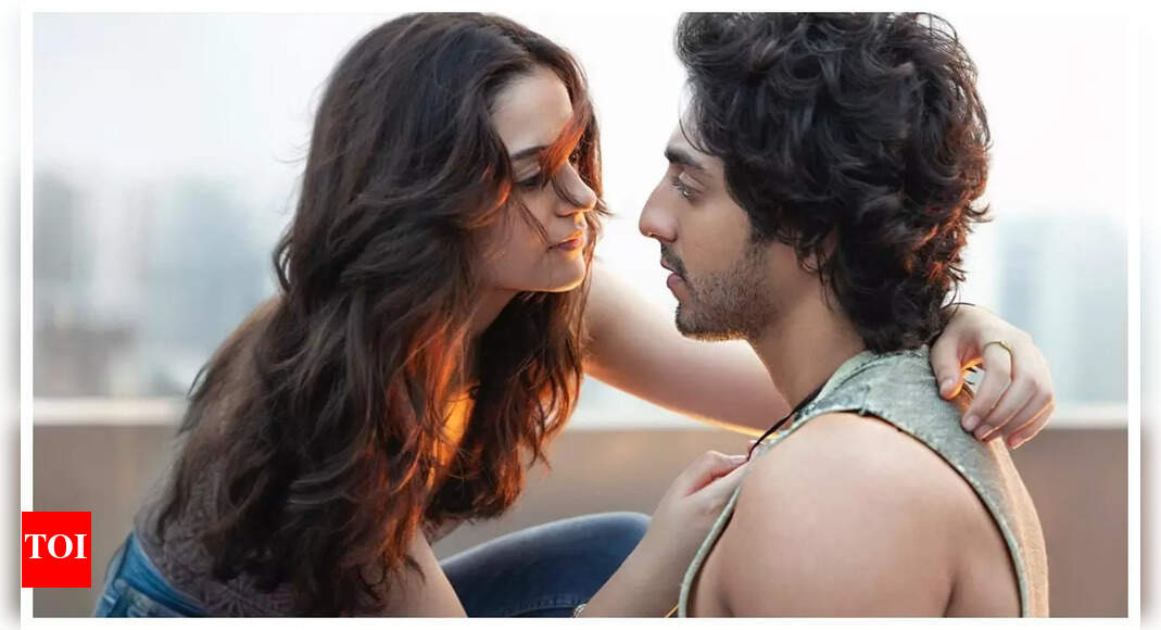 Mohit Suri, Ahaan Panday and Aneet Padda’s ‘Saiyaara’ becomes 25th biggest hit of Hindi cinema; records its lowest collection on Monday | Hindi Movie News