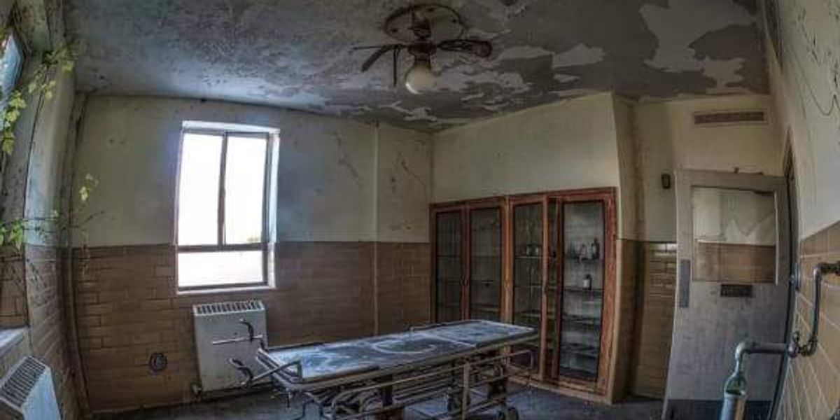 San Antonio's Curious Twins buys haunted Yorktown hospital