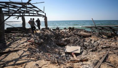Israel bombs Gaza aid sites, cafe and school, killing 95 Palestinians | Gaza News