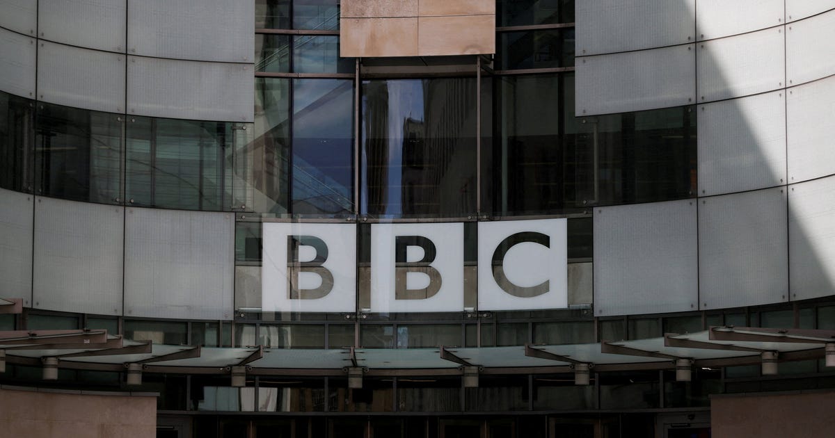 Over 400 media figures urge BBC to remove board member over Gaza coverage - Haaretz