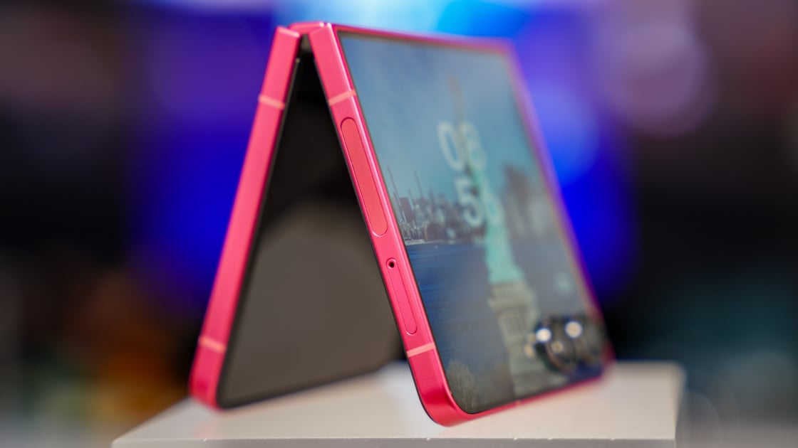 Samsung Galaxy Z Flip 7 vs. Motorola Razr Ultra: The Ultimate Flip Phone Face-Off