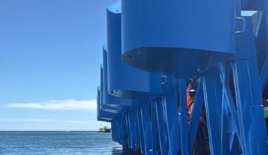Floaters installed at Port of LA for US wave energy pilot