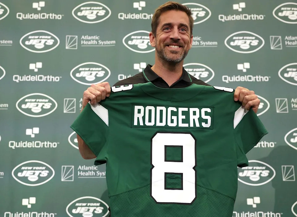 <p style="font-weight: 400;"><strong>Aaron Rodgers</strong></p>