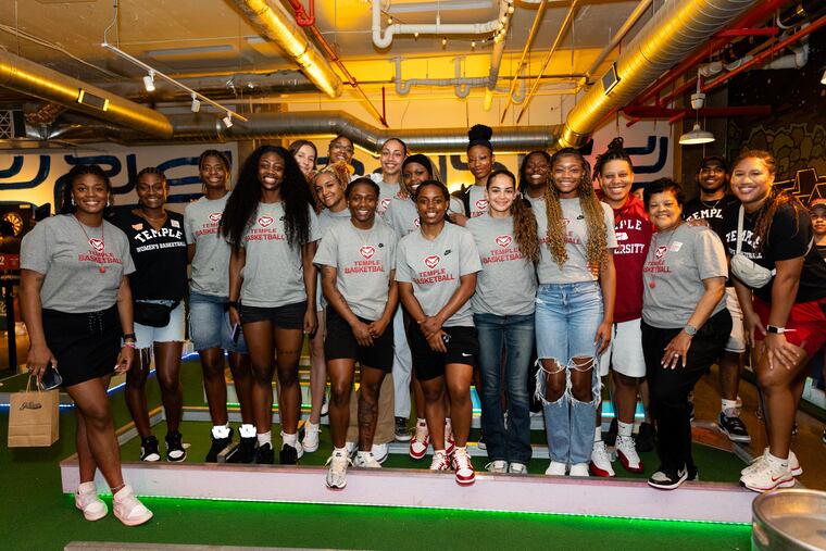 Temple women’s basketball poses for a photo during a WNBA watch party at Libertree Grounds on July 25.