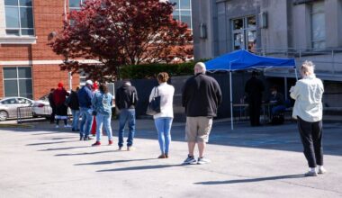 US private payrolls post first drop in more than two years; layoffs still low
