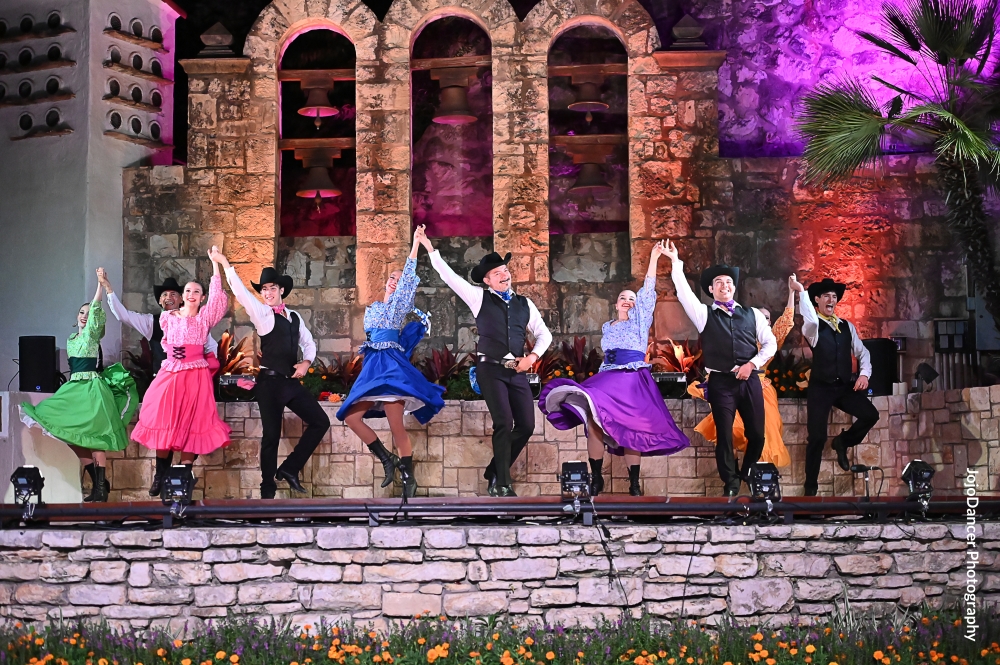 Fiesta Noche del Río blends dancers, colorful costumes and soulful melodies to produce a one of a kind show. (Courtesy Fiesta Noche del Rio)