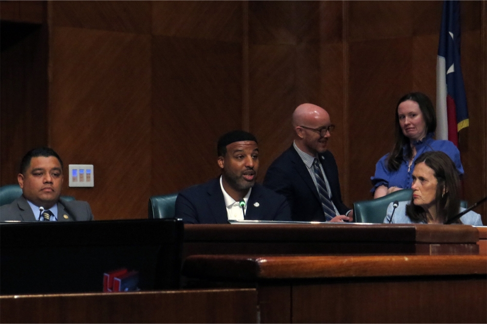 Council member Edward Pollard proposed an ordinance that would require businesses to post their dress code in their entrance. (Kevin Vu/Community Impact)