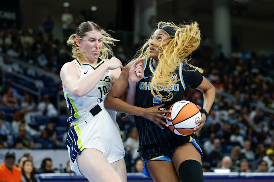 Chicago Sky forward Angel Reese (5).© Kamil Krzaczynski-Imagn Images
