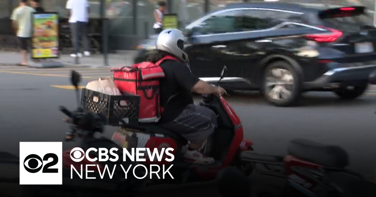 NYC Council votes to raise minimum wage for grocery delivery workers