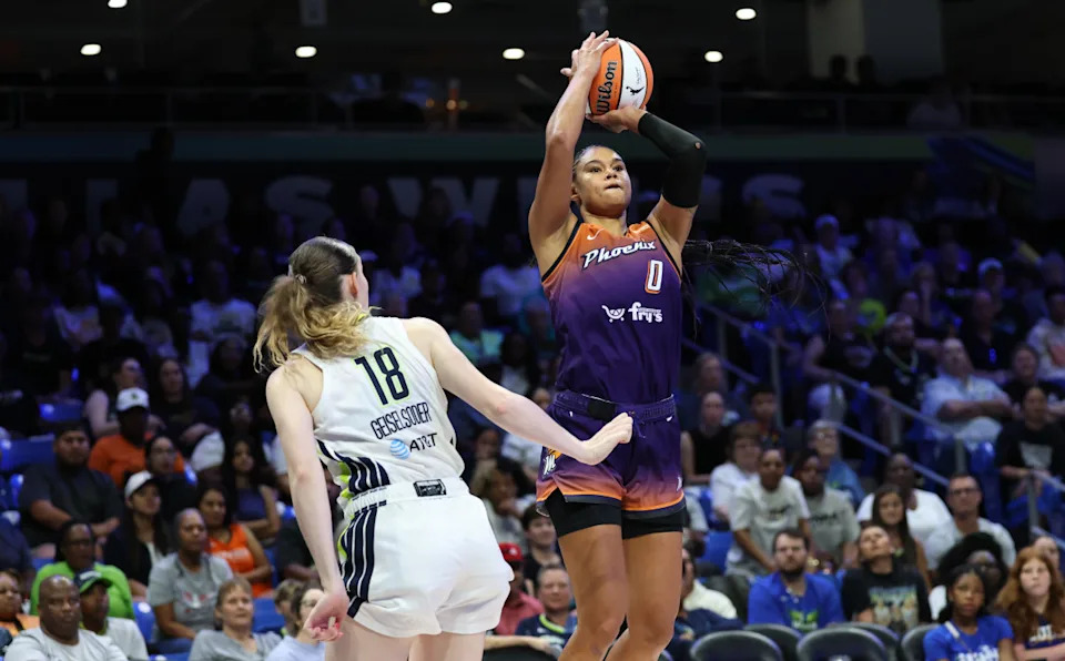 Phoenix Mercury forward Satou Sabally shoots over Dallas Wings center Luisa Geiselsoder.Kevin Jairaj-Imagn Images