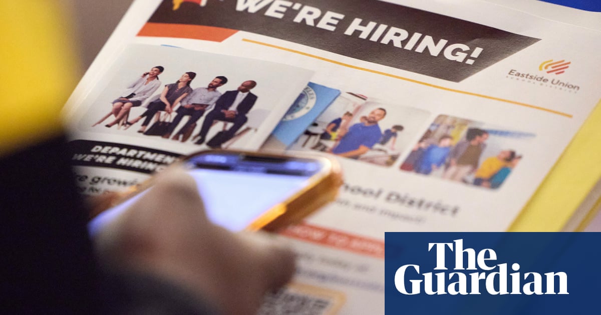 People in the UK: how is AI changing job-seeking for university graduates? | Artificial intelligence (AI)
