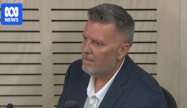 Tearful ICAC witness recalls 'very improper' meeting with transport official