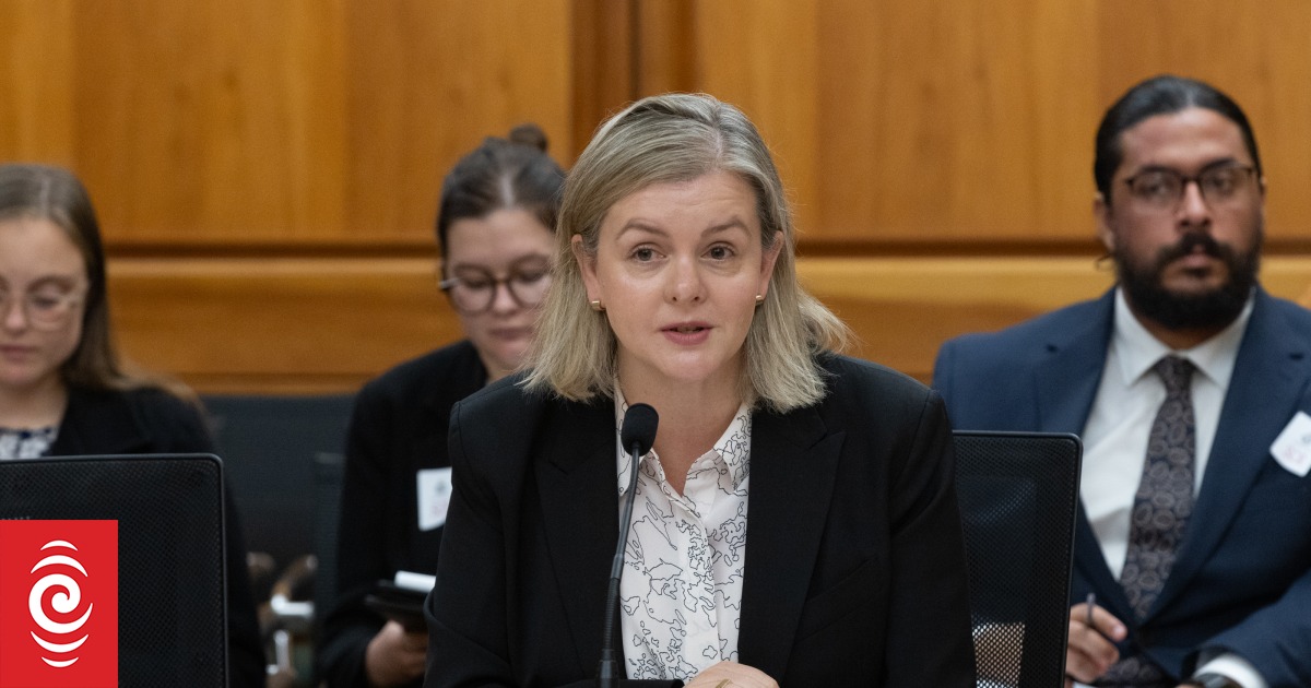 'Difficult conversations' for employers if staff chat about pay, lawyers say