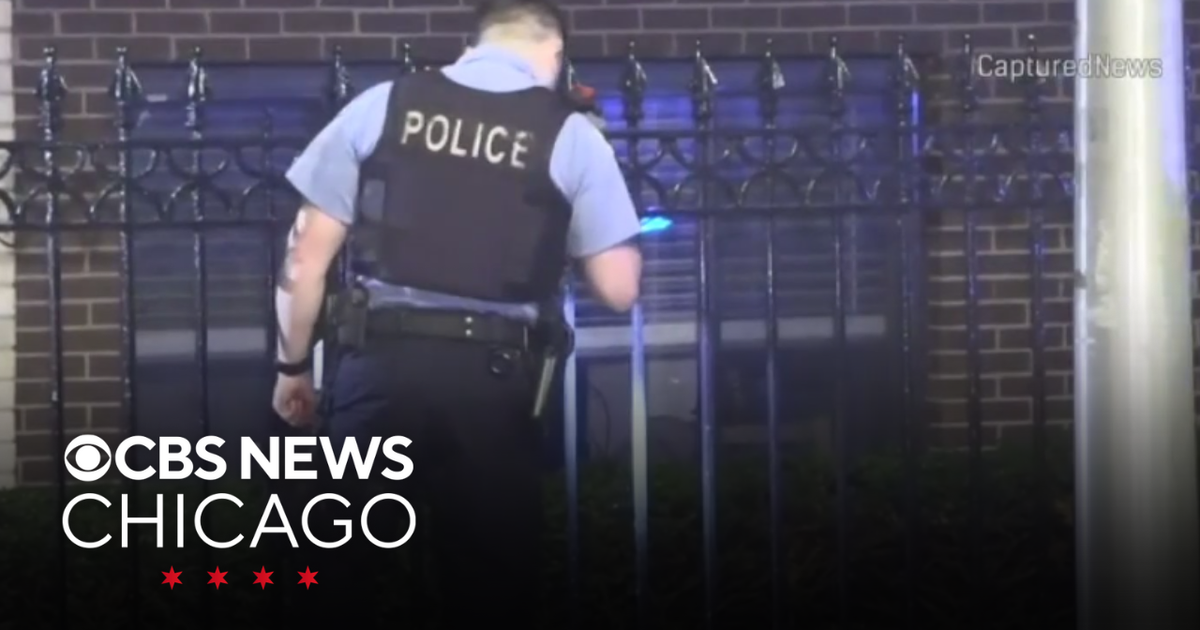 Man charged with robbing, shooting woman in Chicago's Lakeview community