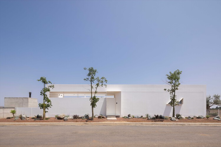 Casa Oblivio / M.O.B design studio - Image 1 of 34