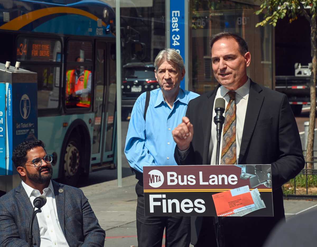 Motorists will be fined for improperly using bus lanes on 2 Manhattan bus routes starting Friday