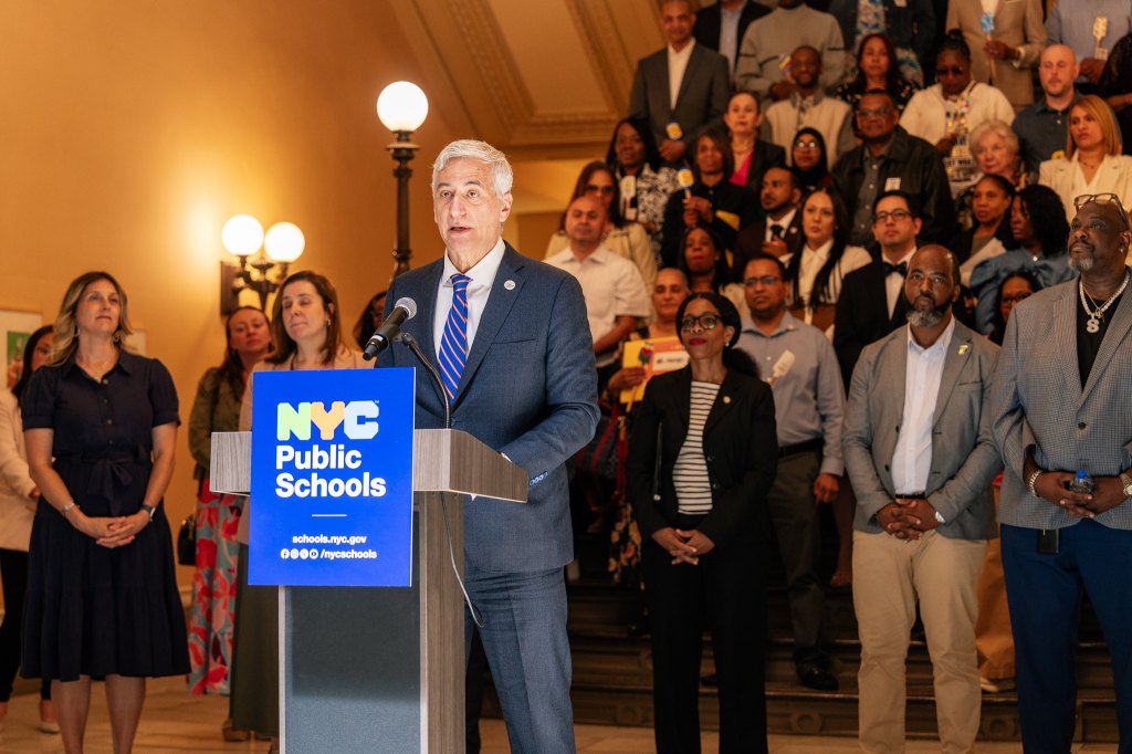 NYC schools 'shadow chancellor' to step down next month