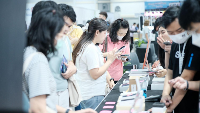 Bangkok Post - Foldable phones struggle to make an impact