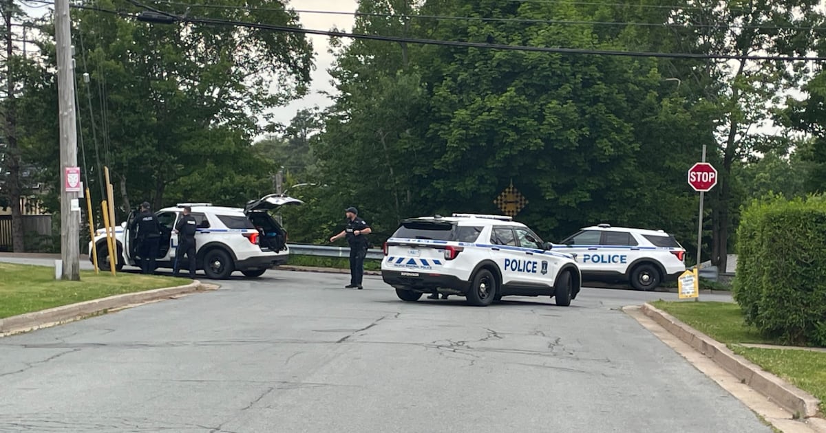 Barricaded man shot by police, seriously injured in Fairmount area of Halifax - CTV News