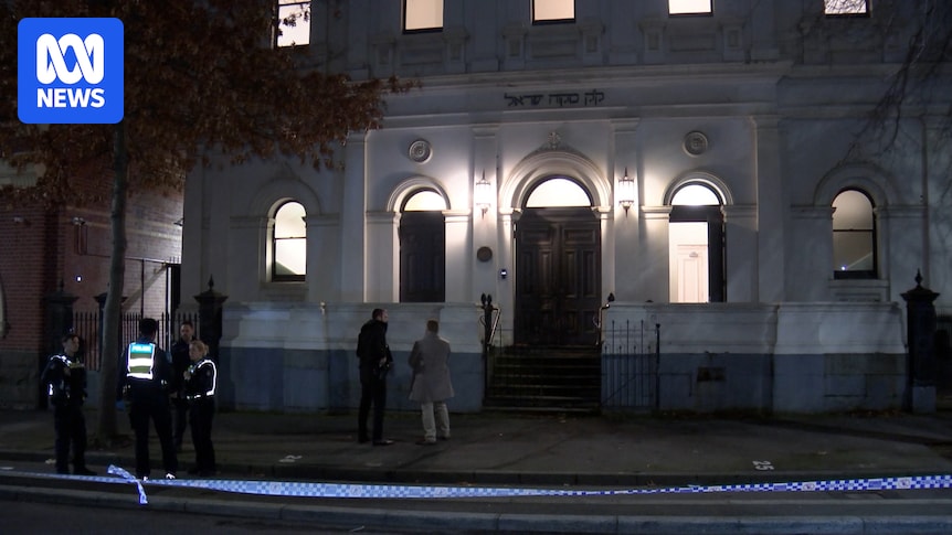 Man sets fire to synagogue in East Melbourne
